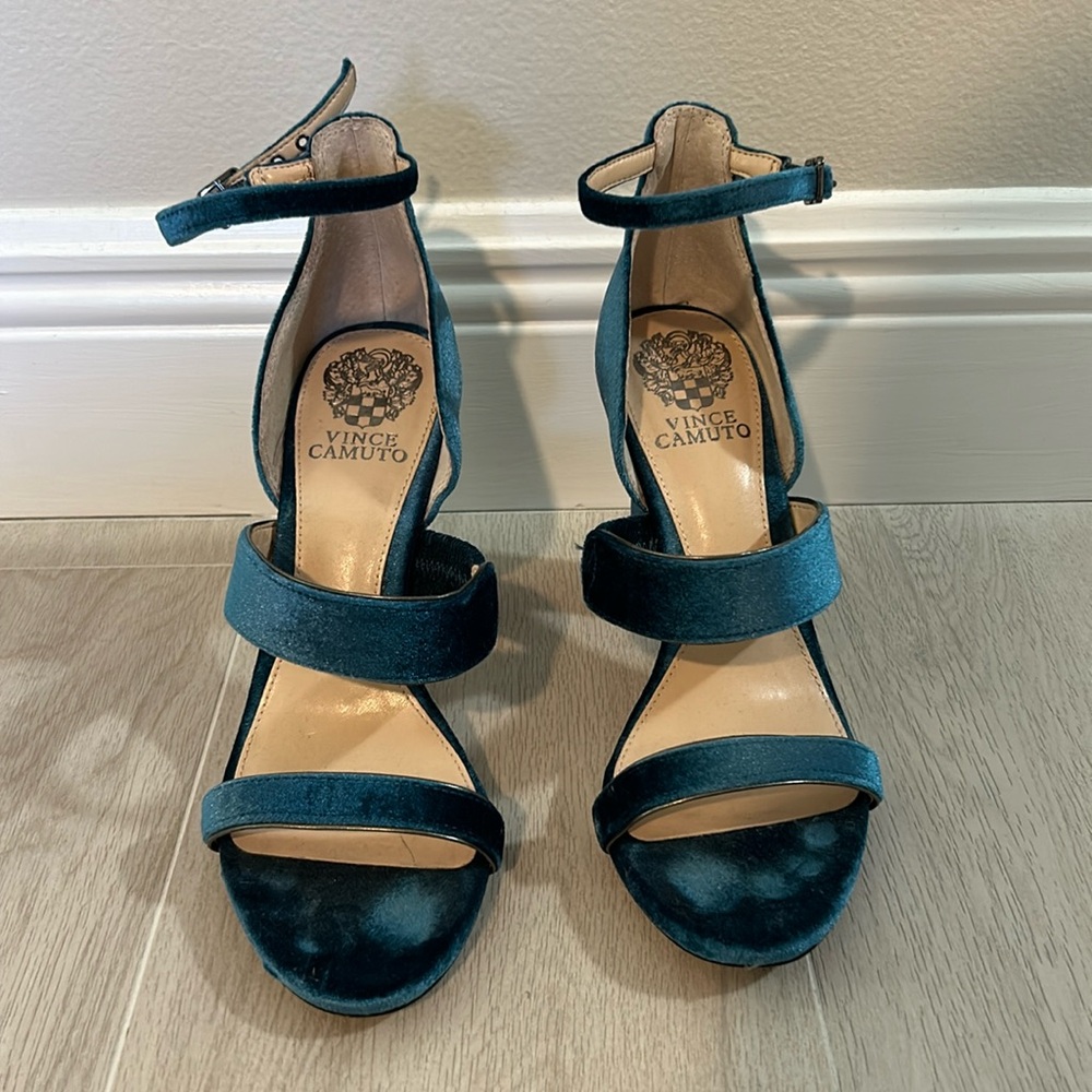 Vince Camuto blue velvet heels size 8